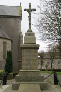 Click to enlarge image DSC_croix_du_monument_aux_morts_de_ploudalmezeau_1.jpg