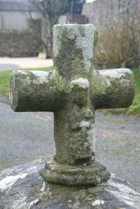 Click to enlarge image croix_fontaine_cimetiere_lampaul_ploudal_5.pg