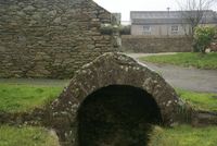Click to enlarge image croix_fontaine_cimetiere_lampaul_ploudal_7.pg